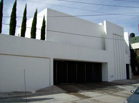 Porton electrico residencial - Aluminio Integral Potosino (AIP)